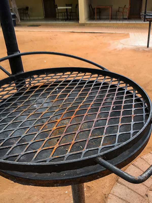 Asadores y parrillas en metal desplegado