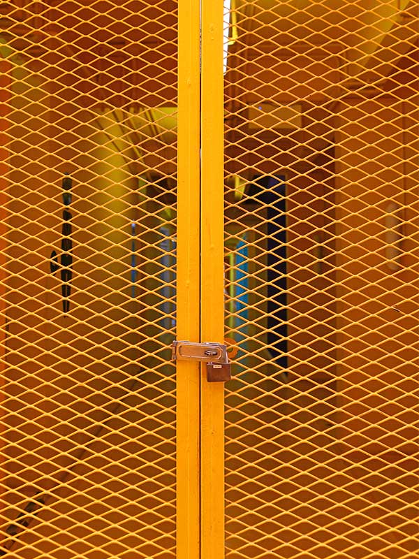 Separadores de espacios en oficinas y co-working con metal desplegado